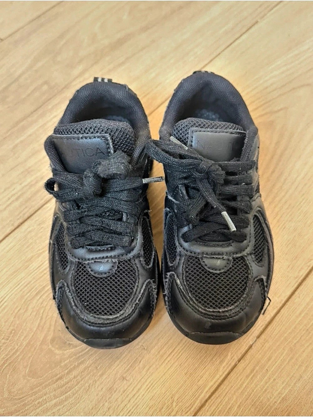 Nautica Black Sneakers US 11 kid